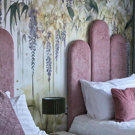 Bed and Breakfast The Monks Quarters Куин Экстерьер фото